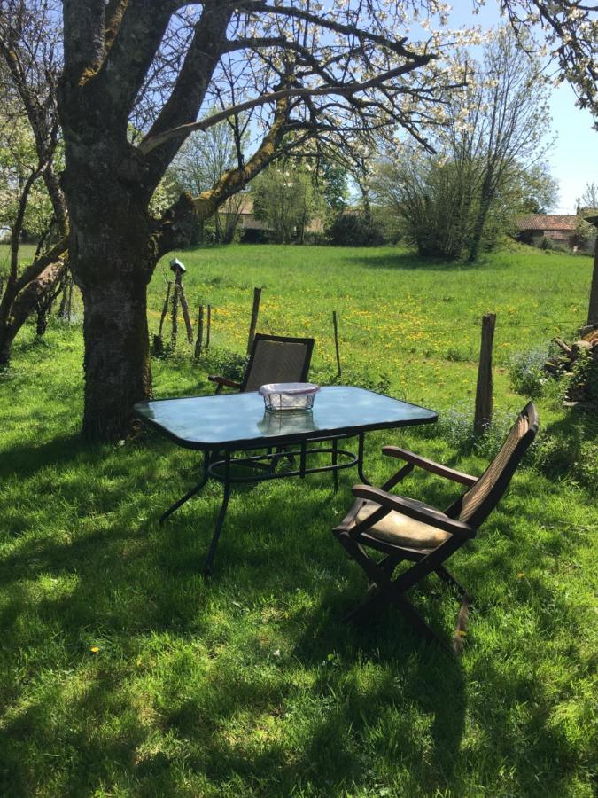 Le Petit Grange Bed and Breakfast Le Lindois Exteriör bild